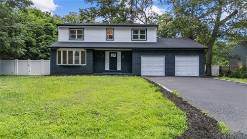 44 Oakdale Ave, Selden, NY, 11784-3016 | Card Image