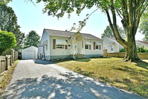4051 Stratmore Ave, Youngstown, OH, 44511-3547 | Card Image