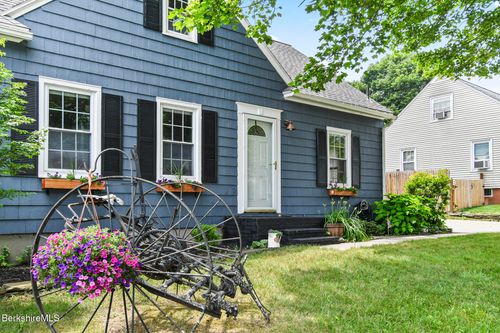 39 Velma Ave, Pittsfield, MA, 01201-8123 | Card Image