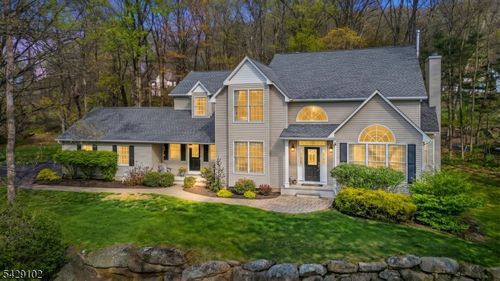 16 Yorkshire Dr, Hackettstown, NJ, 07840-5604 | Card Image