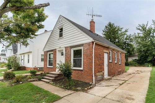 10201 Grace Ave, Garfield Heights, OH, 44125-2635 | Card Image