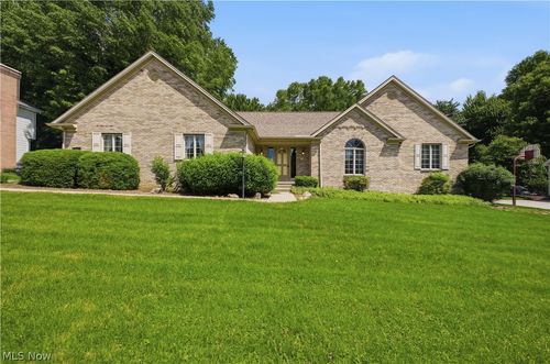204 Colonial Dr, Canfield, OH, 44406-1682 | Card Image