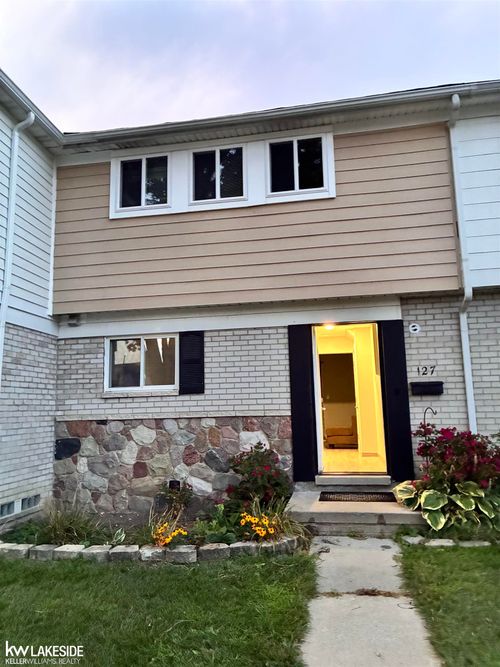 127 Mark Dr, Mount Clemens, MI, 48043-1414 | Card Image