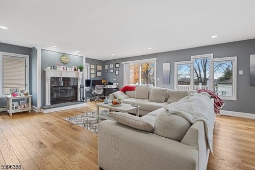 69 Colonial Rd, Wayne, NJ, 07470-2525 | Card Image