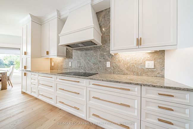 70 Oak Ave, House other with 6 bedrooms, 4 bathrooms and 7 parking in Dundas ON | Image 5