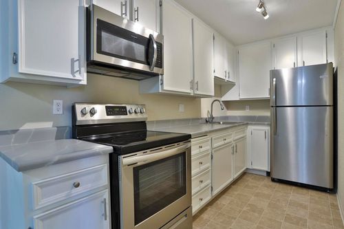 b208-2820 N Arcadia Ct, Palm Springs, CA, 92262-1636 | Card Image