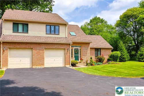 3244 Oakland Square Dr, Bethlehem, PA, 18020-1289 | Card Image
