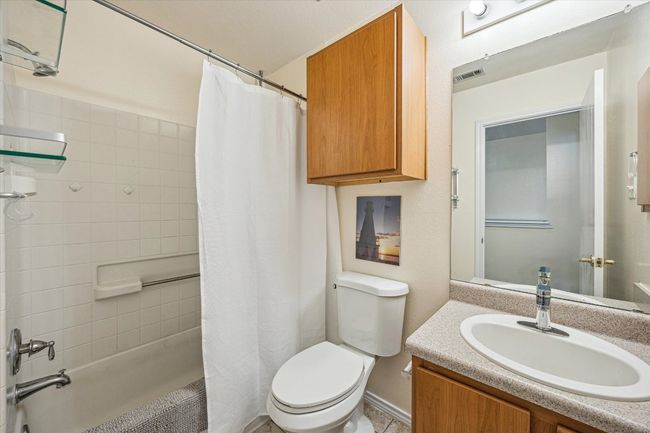 Full guest bath | Image 18