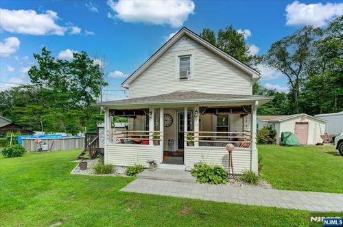 51 Blakely Ln, Newfoundland, NJ, 07435-1500 | Card Image