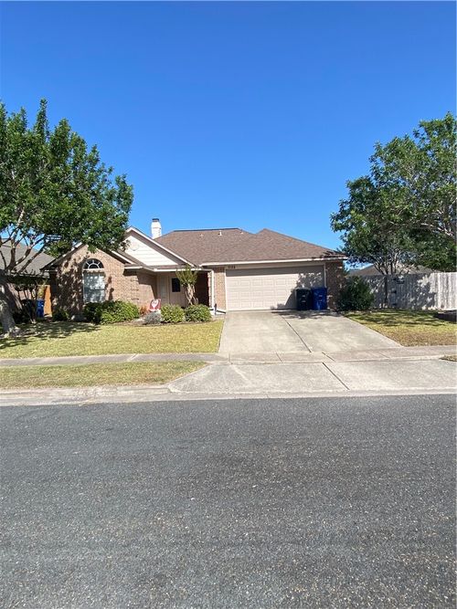 7122 Lindenwood Dr, Corpus Christi, TX, 78414-6223 | Card Image