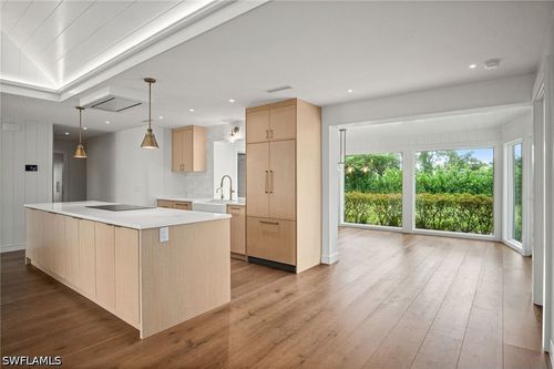 664 Pompano Dr, NAPLES, FL, 34110-1134 | Card Image