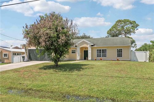 5901 Hickory Dr, Fort Pierce, FL, 34982-8615 | Card Image