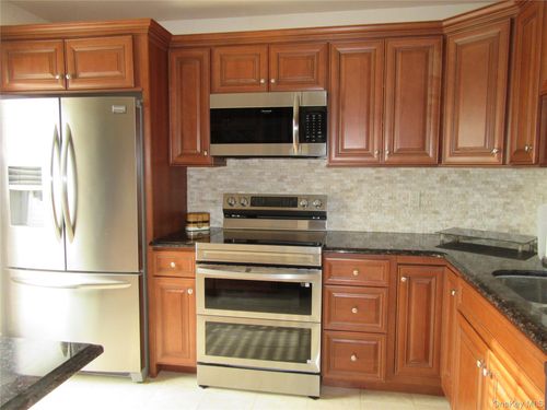 10 Goldsmith Ct, Washingtonville, NY, 10992-1256 | Card Image