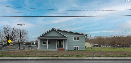 230 E 27th Avenue, Kennewick, WA, 99337 | Card Image
