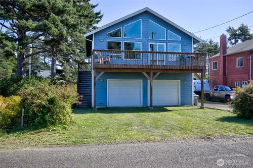 45 S 3rd St, Pacific Beach, WA, 98571-5017 | Card Image
