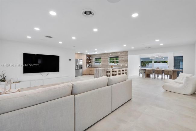 417 N Highland Dr, House other with 3 bedrooms, 2 bathrooms and null parking in Hollywood FL | Image 15