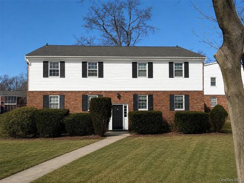 b3-7 Essex Ln, Suffern, NY, 10901-7431 | Card Image