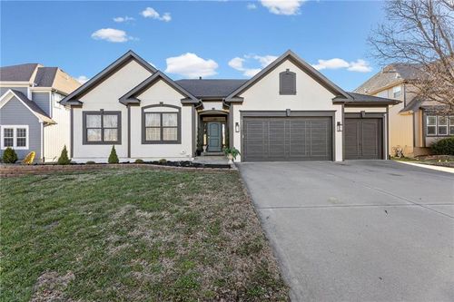 8901 N Saint Clair Ave, Kansas City, MO, 64154-1627 | Card Image