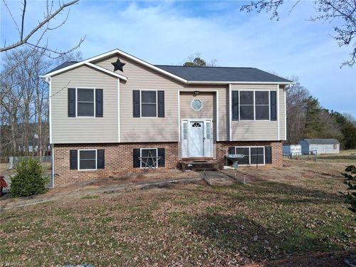 1034 Kentland Dr, King, NC, 27021-9022 | Card Image