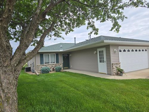 1812 Clubhouse Dr Ne, Stewartville, MN, 55976-1104 | Card Image