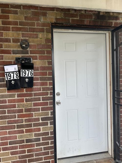 1976 La Belle St, Detroit, MI, 48238-2942 | Card Image