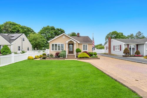12 Avenue K, Smithtown, NY, 11754 | Card Image