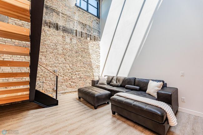 Living Room | Image 18