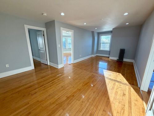 3-439-437 High St, Medford, MA, 02155-3632 | Card Image