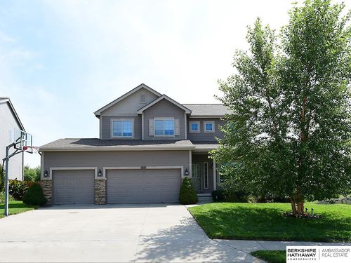 8215 S 190 Avenue, Omaha, NE, 68136 | Card Image
