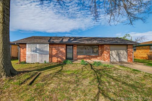 429 Ne Elmhurst Ave, Bartlesville, OK, 74006-1908 | Card Image