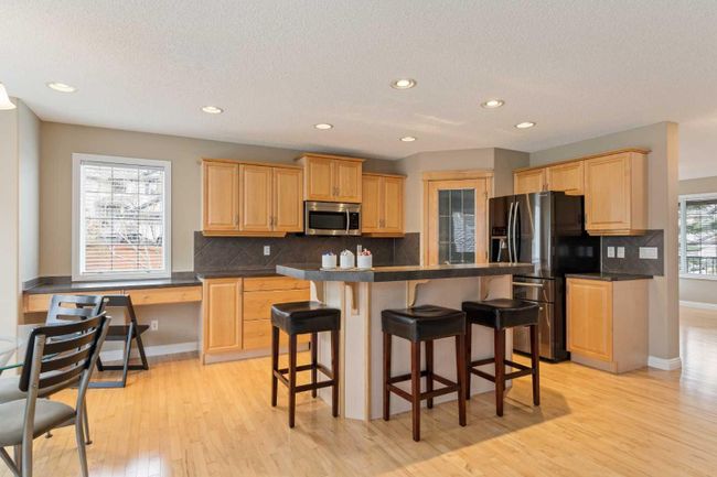 25 Panamount Rise Nw, Home with 4 bedrooms, 3 bathrooms and 2 parking in Calgary AB | Image 5