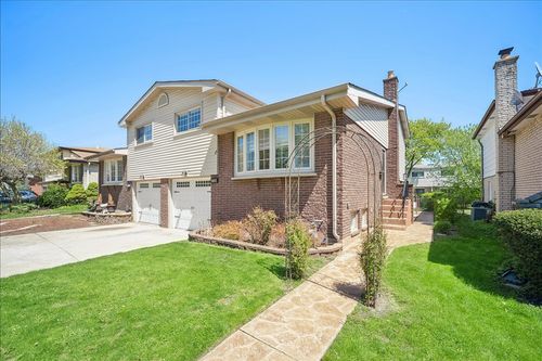 1739 N Windsor Drive, Arlington Heights, IL, 60004 | Card Image