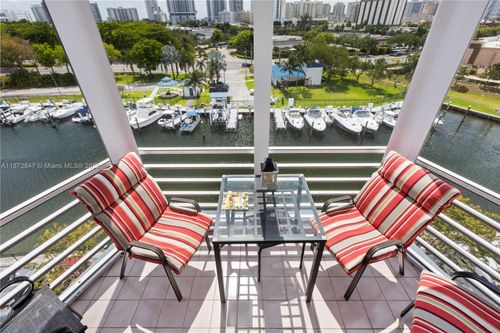 apt-732-200 Diplomat Pkwy, Hallandale Beach, FL, 33009-3784 | Card Image