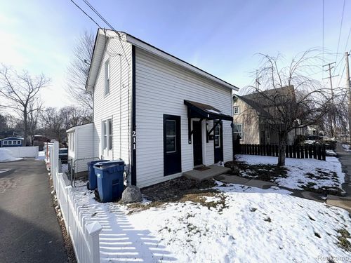 211 N Saginaw St, Holly, MI, 48442-1408 | Card Image