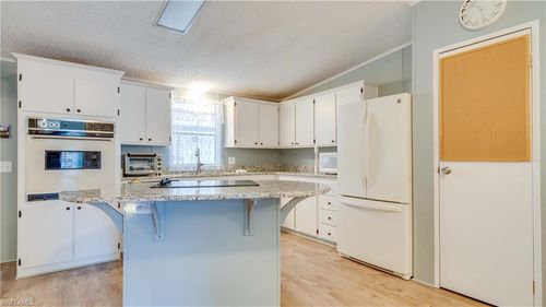 566 Horizon Dr, NORTH FORT MYERS, FL, 33903-7615 | Card Image