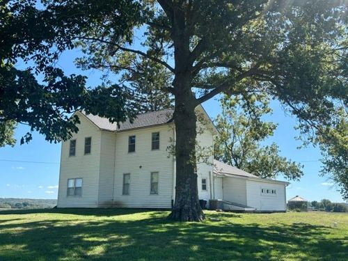17201 Coffin Rd, Leavenworth, KS, 66048-8445 | Card Image
