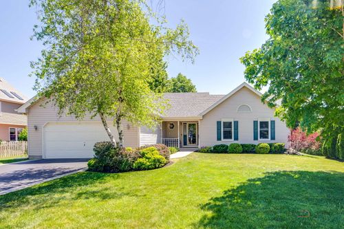 317 Wooded Knoll Dr, Cary, IL, 60013-3118 | Card Image