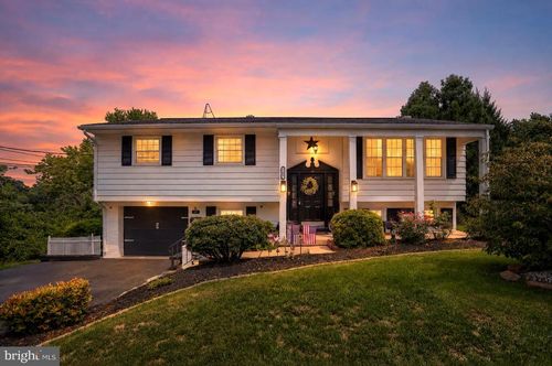 101 Oak Dr, Camp Hill, PA, 17011-8333 | Card Image