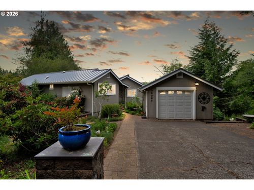 6027 View Loop, Florence, OR, 97439-8716 | Card Image