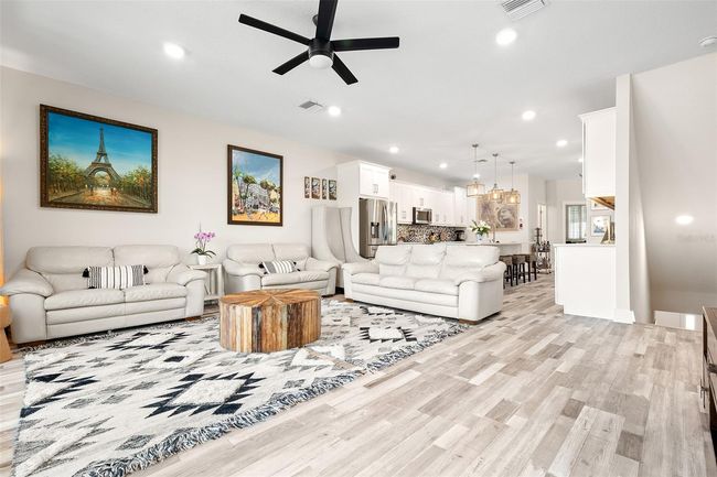 1237 Savona Dr Ne, Townhouse with 4 bedrooms, 3 bathrooms and null parking in St Petersburg FL | Image 7