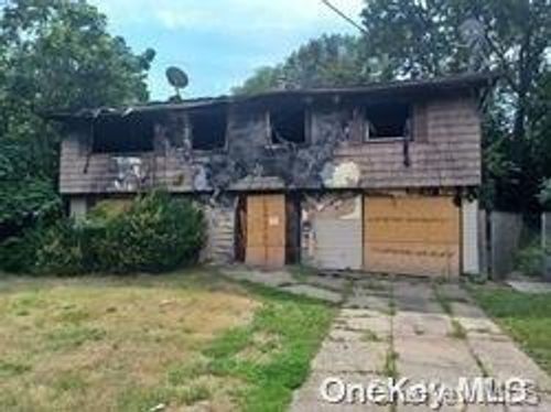 166 Oakland Ave, Central Islip, NY, 11722-2107 | Card Image