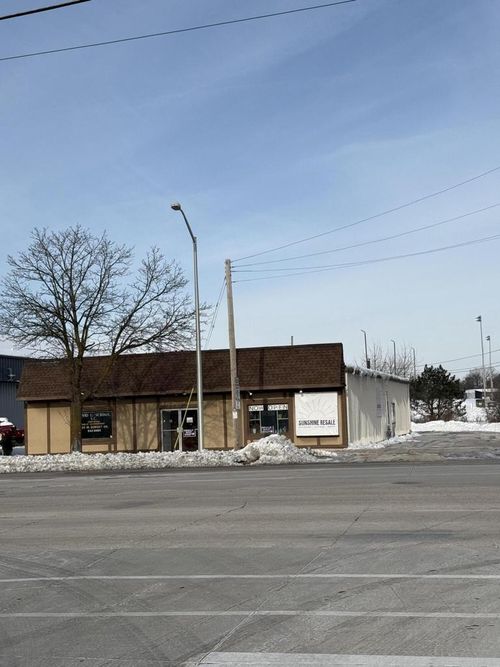 330-328 W Sunset Drive, Waukesha, WI, 53189 | Card Image