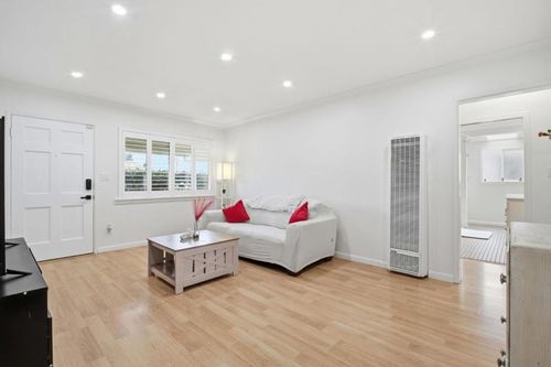 124 Fagundes St, Hayward, CA, 94544-1800 | Card Image