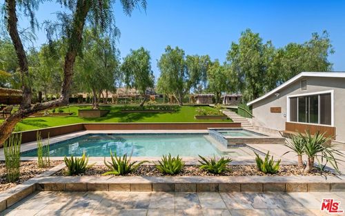 10555 Art St, Sunland, CA, 91040-1301 | Card Image