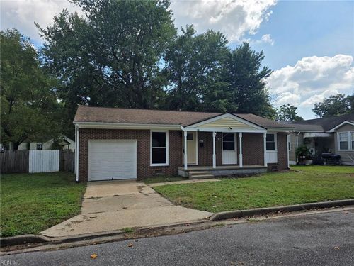 4 Sampson Pl, Portsmouth, VA, 23702-2224 | Card Image