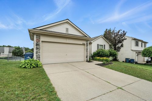 3353 Herrington Dr, Holly, MI, 48442-1903 | Card Image