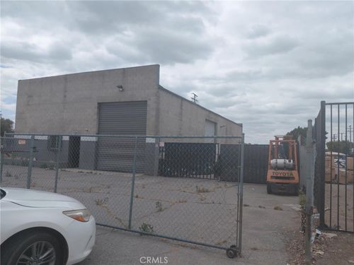 10422 Fremontia Ave, Fontana, CA, 92337-7210 | Card Image