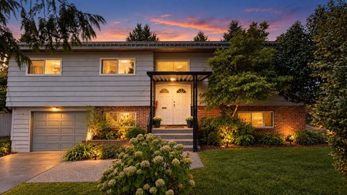 11443 75 Ave, Delta, BC, V4C1H4 | Card Image
