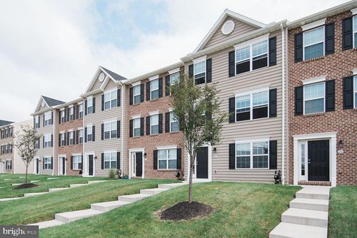 51 Nittany Ct, HANOVER, PA, 17331-5233 | Card Image