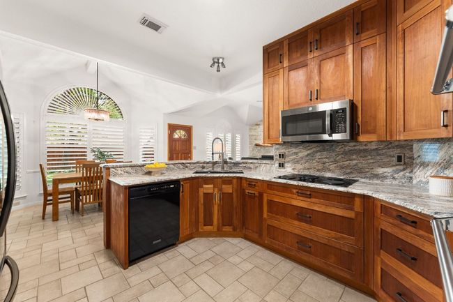 10808 Redmond Rd, House other with 4 bedrooms, 2 bathrooms and 4 parking in Austin TX | Image 7
